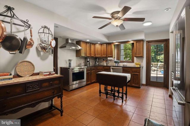 273 STRAFFORD AVE, Wayne, PA 19087