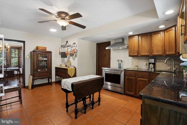 273 STRAFFORD AVE, Wayne, PA 19087