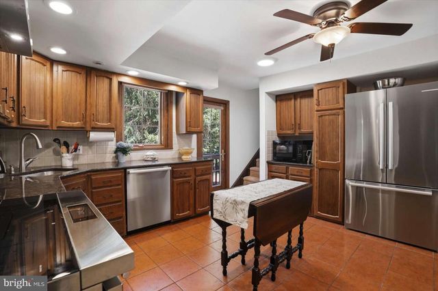 273 STRAFFORD AVE, Wayne, PA 19087