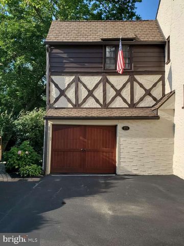 273 STRAFFORD AVE, Wayne, PA 19087