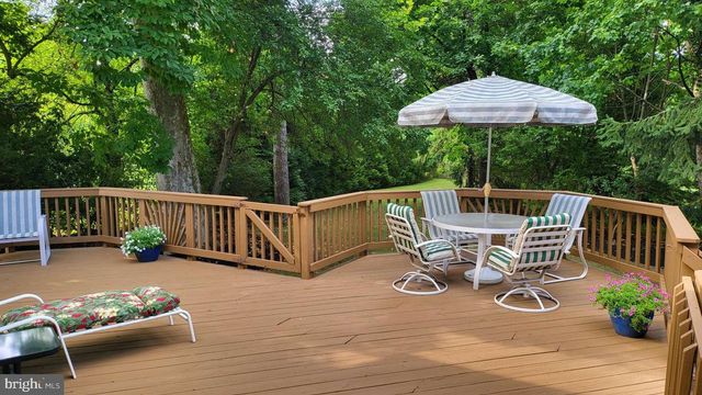 273 STRAFFORD AVE, Wayne, PA 19087