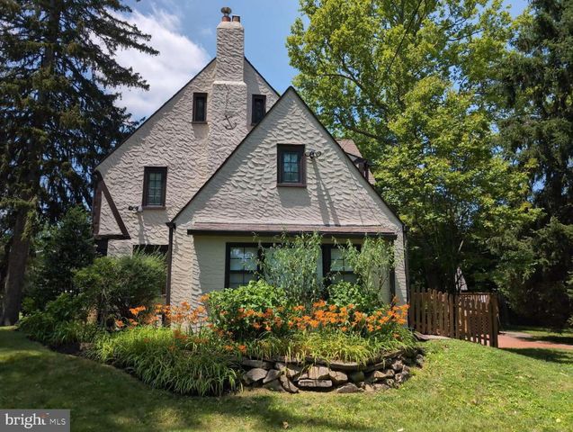 273 STRAFFORD AVE, Wayne, PA 19087