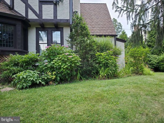 273 STRAFFORD AVE, Wayne, PA 19087