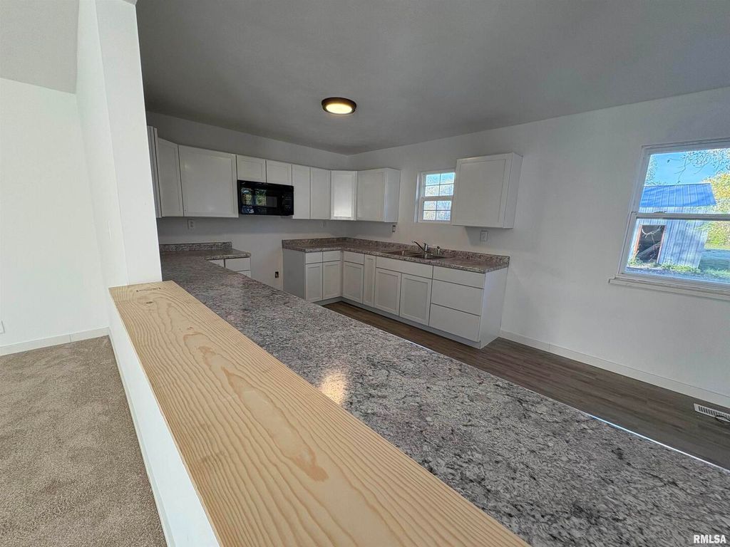 Image 15 of property listing at 3305 Selmaville Road, Salem, IL 62881