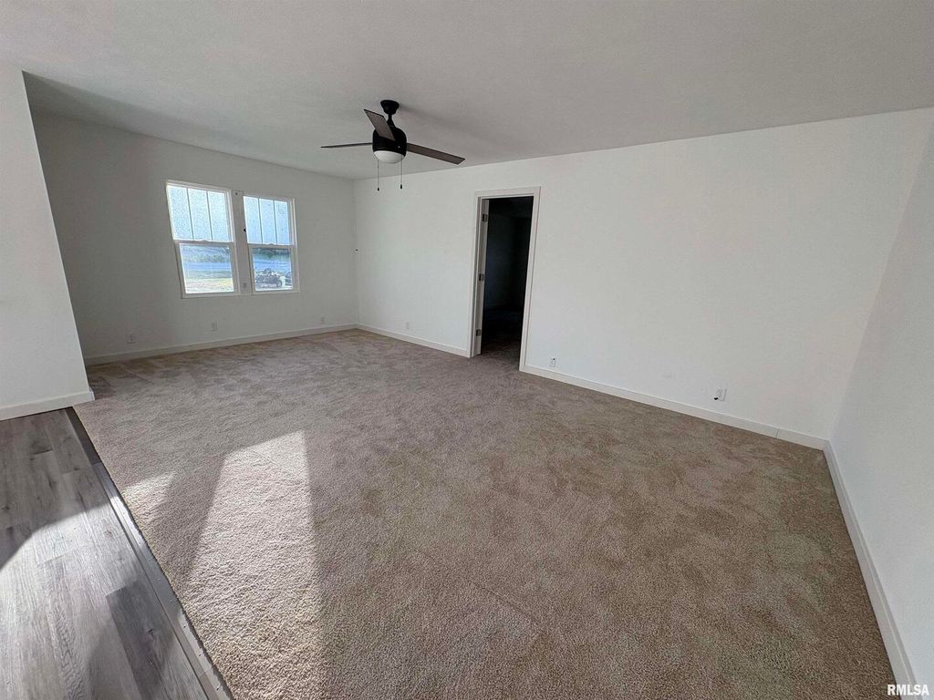 Image 16 of property listing at 3305 Selmaville Road, Salem, IL 62881