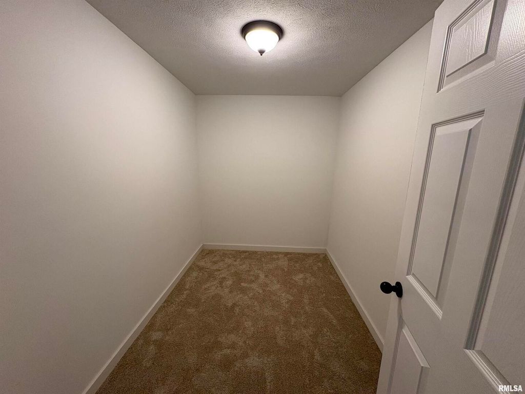 Image 8 of property listing at 3305 Selmaville Road, Salem, IL 62881