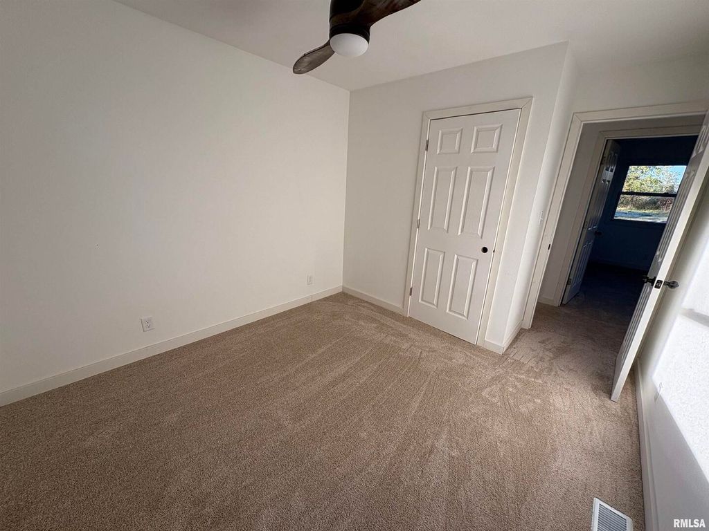 Image 10 of property listing at 3305 Selmaville Road, Salem, IL 62881