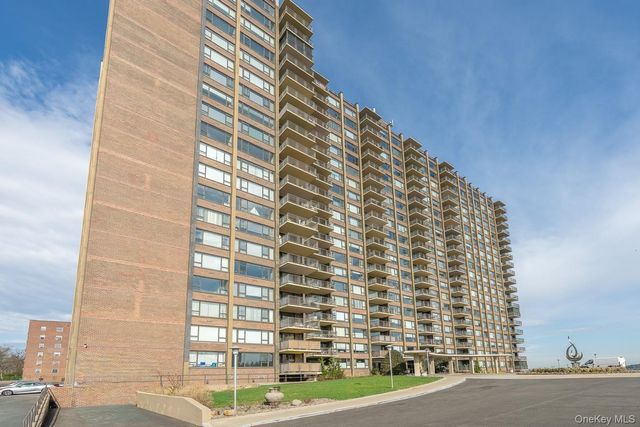 166-25 powells cove blvd 15G, Beechhurst, NY 11357