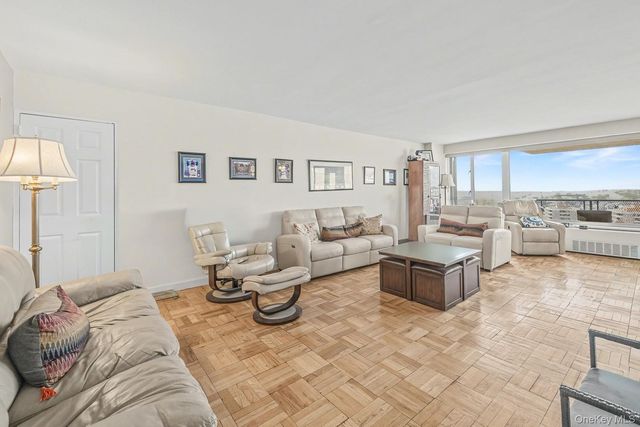 166-25 powells cove blvd 15G, Beechhurst, NY 11357