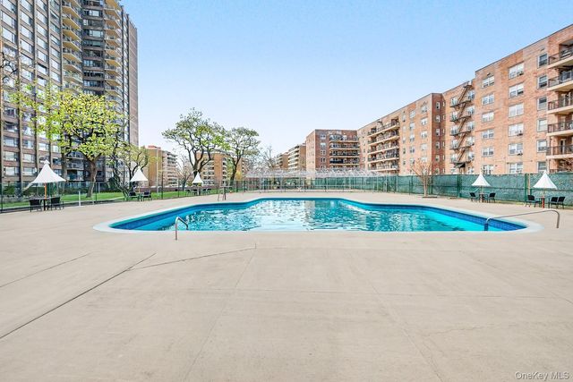 166-25 powells cove blvd 15G, Beechhurst, NY 11357