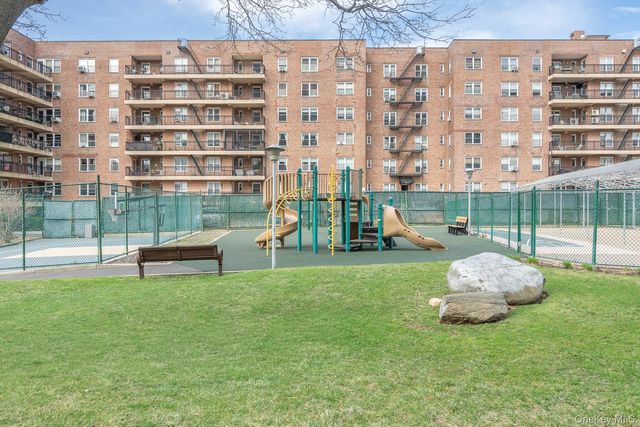 166-25 powells cove blvd 15G, Beechhurst, NY 11357