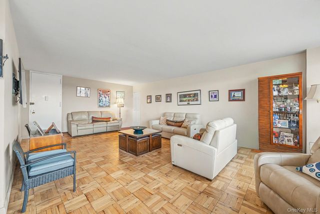 166-25 powells cove blvd 15G, Beechhurst, NY 11357