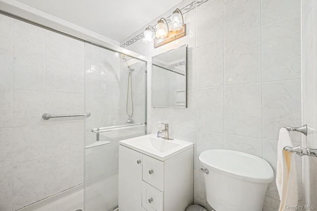 166-25 powells cove blvd 15G, Beechhurst, NY 11357