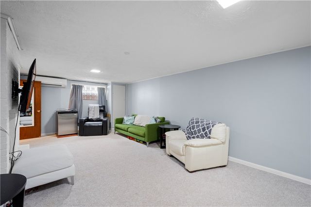 615 Mcgovern Rd, Chartiers, PA 15342