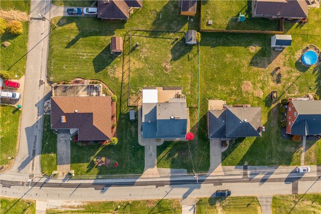 615 Mcgovern Rd, Chartiers, PA 15342