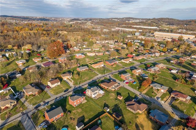 615 Mcgovern Rd, Chartiers, PA 15342