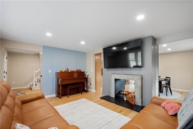 615 Mcgovern Rd, Chartiers, PA 15342