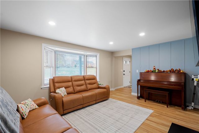 615 Mcgovern Rd, Chartiers, PA 15342