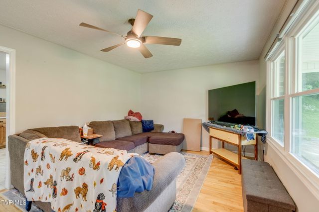 20066 Haskell Station Road, Bristol, VA 24202