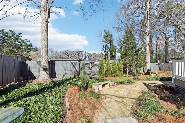 657 Thornapple Trail, Lawrenceville, GA 30046