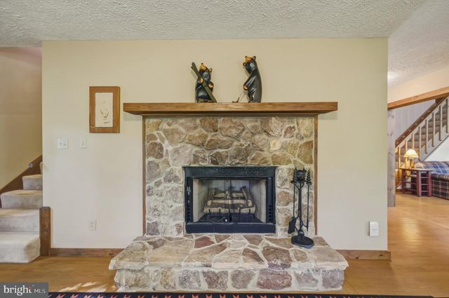 309 LOCUST LN, Mount Jackson, VA 22842