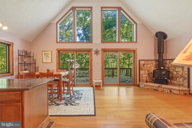 309 LOCUST LN, Mount Jackson, VA 22842