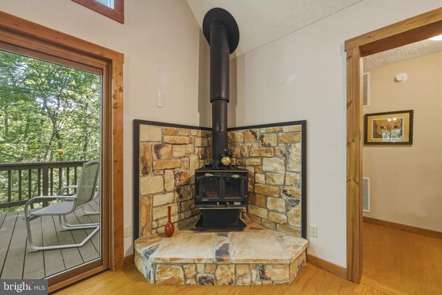 309 LOCUST LN, Mount Jackson, VA 22842