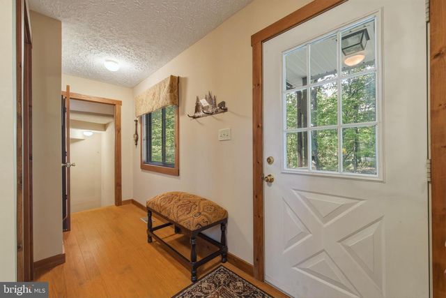 309 LOCUST LN, Mount Jackson, VA 22842