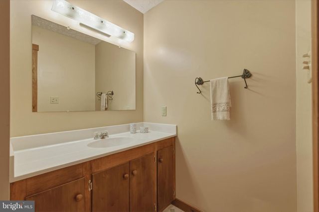 309 LOCUST LN, Mount Jackson, VA 22842