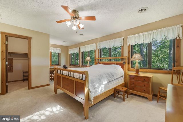 309 LOCUST LN, Mount Jackson, VA 22842