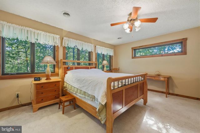 309 LOCUST LN, Mount Jackson, VA 22842