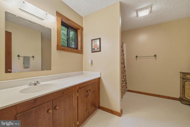 309 LOCUST LN, Mount Jackson, VA 22842