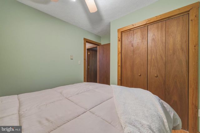 309 LOCUST LN, Mount Jackson, VA 22842