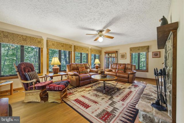 309 LOCUST LN, Mount Jackson, VA 22842