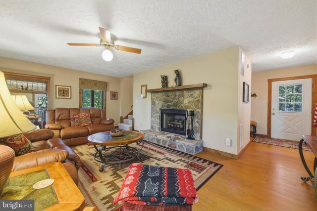 309 LOCUST LN, Mount Jackson, VA 22842
