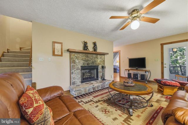 309 LOCUST LN, Mount Jackson, VA 22842