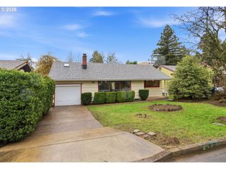 2925 CHARNELTON St, Eugene, OR 97405