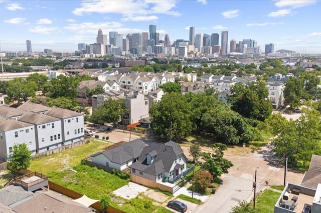 2220 Holman Street, Houston, TX 77004