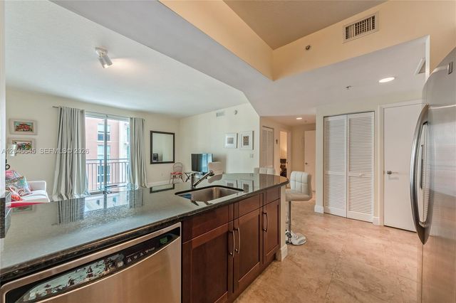 7285 SW 90th St D409, Miami, FL 33156