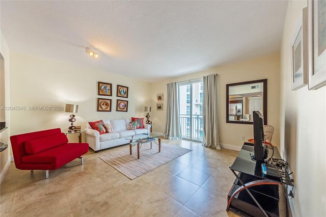 7285 SW 90th St D409, Miami, FL 33156