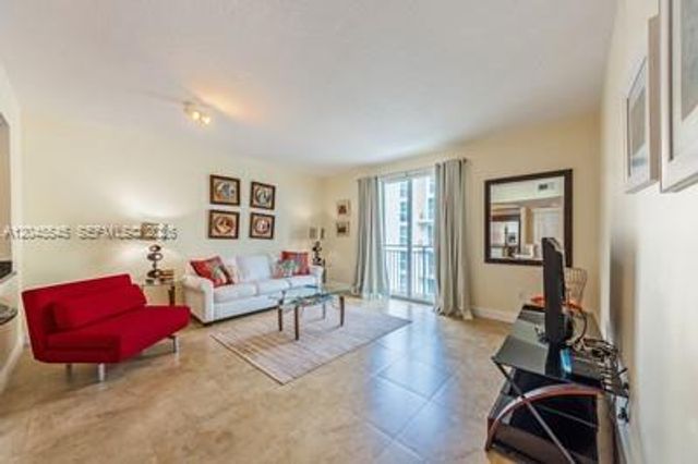 7285 SW 90th St D409, Miami, FL 33156