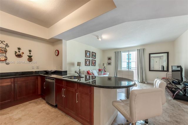 7285 SW 90th St D409, Miami, FL 33156