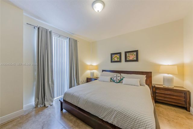 7285 SW 90th St D409, Miami, FL 33156