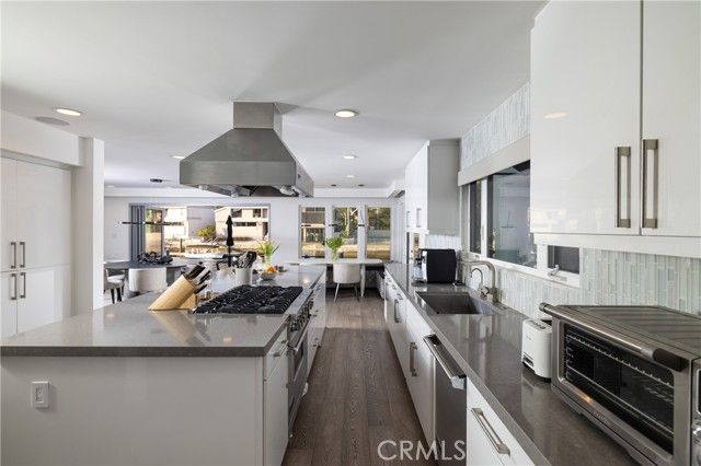 748 Harbor Island Drive, Newport Beach, CA 92660