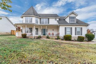 504 Holland Ridge Dr, La Vergne, TN 37086
