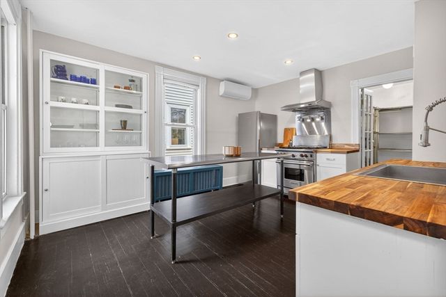 146 Poplar St, Boston, MA 02131