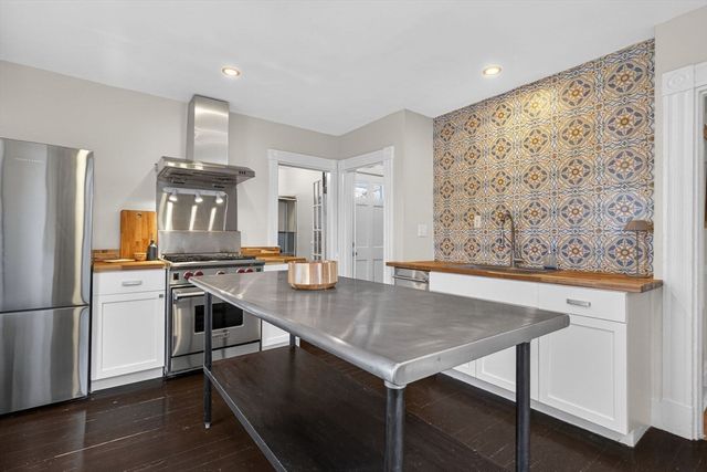 146 Poplar St, Boston, MA 02131