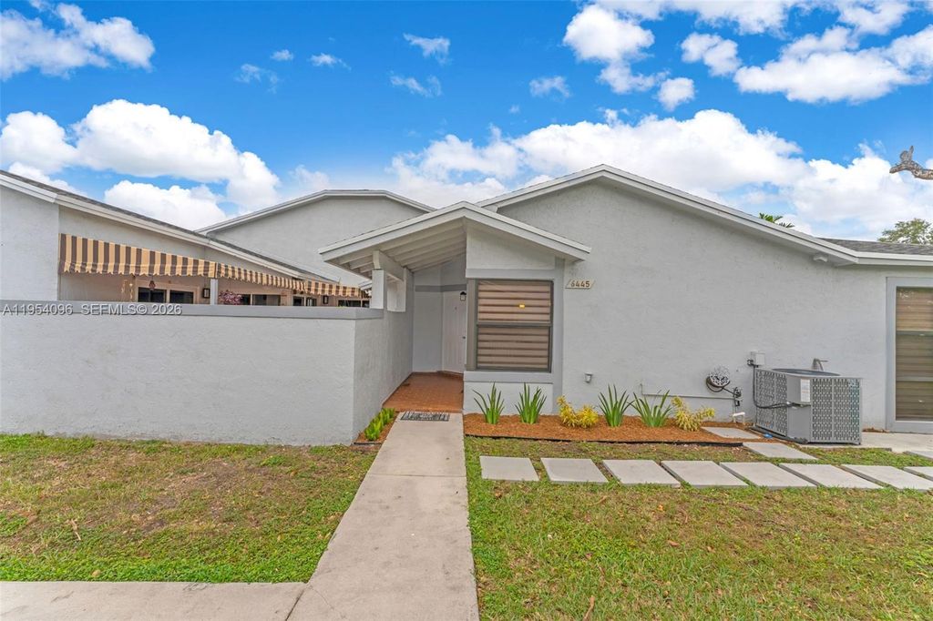 6445 SW 152nd Pl 6-45, Miami, FL 33193