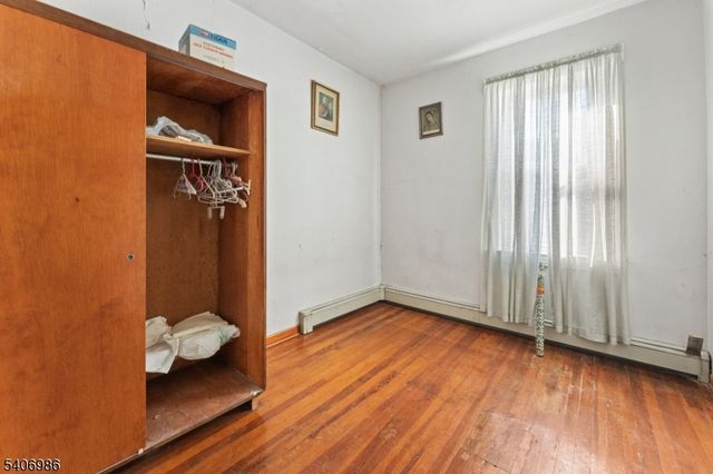 22 Arthur St, Clifton City, NJ 07011