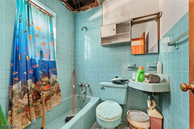 22 Arthur St, Clifton City, NJ 07011